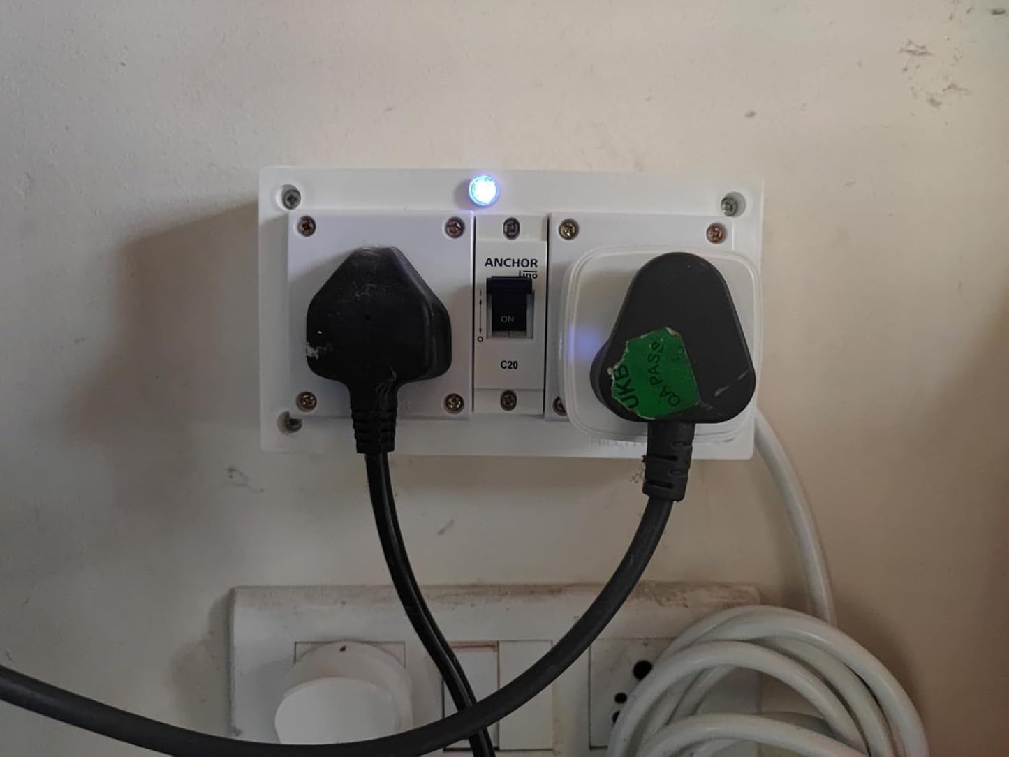 INDRICO 16A Electric Multi Outlet Extension Board Box with MCB for Heavy Duty PVC White